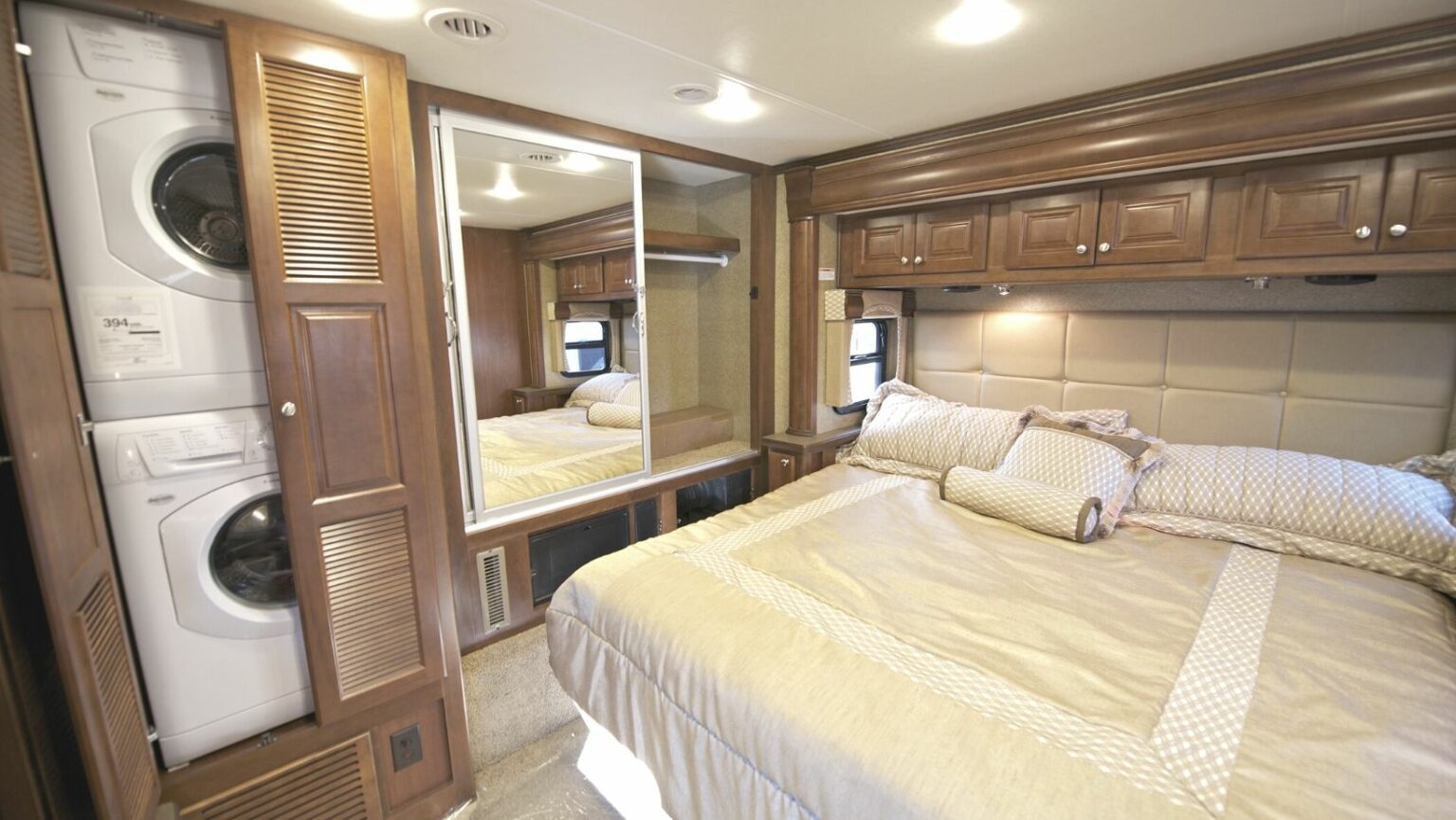 Interior-features-of-RV-1536x865 (1).jpg