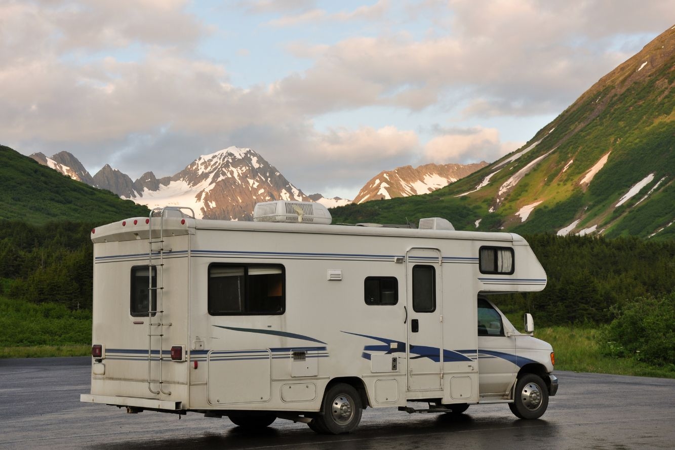 old-motorhome-camping-in-mountains.jpg